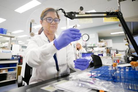A medical laboratory Tech at work 